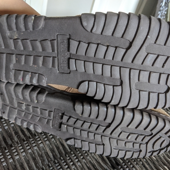 🔥 Red Head Slippers - Picture 2 of 7